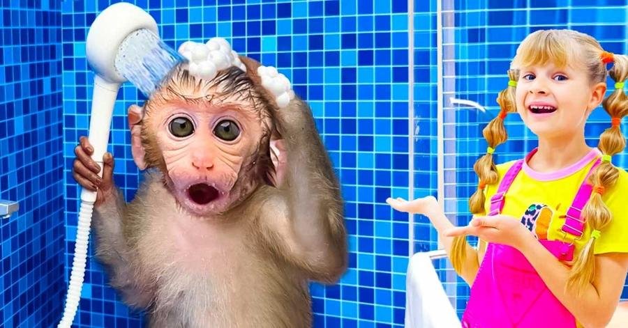 Entertainment Video: Sasha and monkey's exciting playtime at home