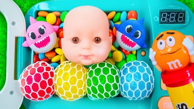 Satisfying video💕| Learn 4 colors squeeze ball with baby shark🦈